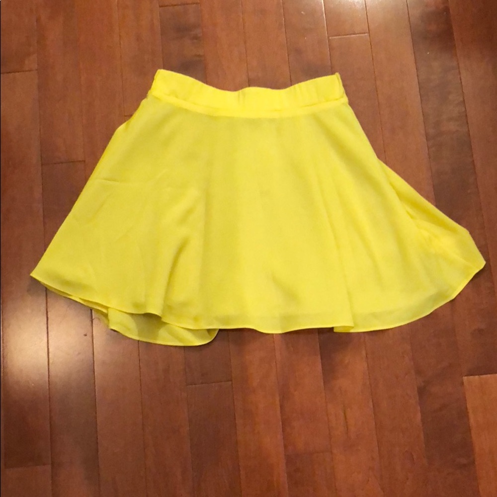 Navel yellow circle skirt